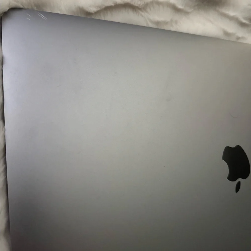 Apple MacBook Pro - Sleek Silver Design